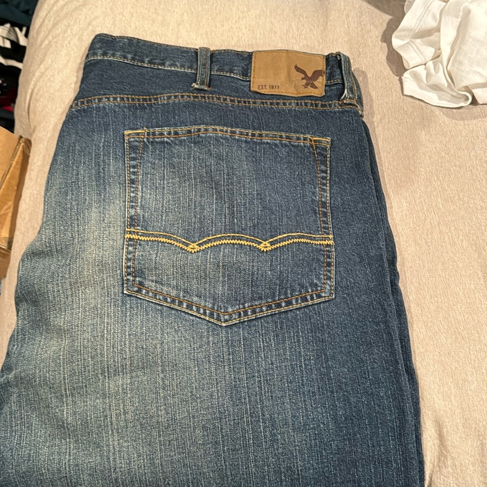 Men’s American Eagle relaxed, straight jeans
